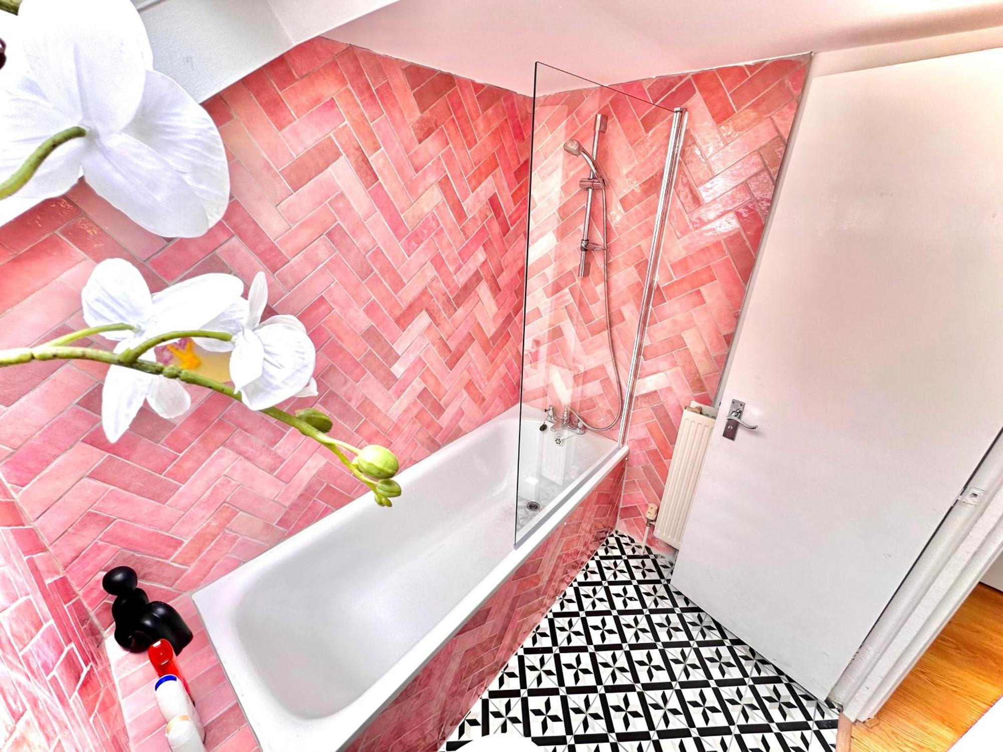 Enticing 2 Bedroom Flat With Mini-garden In Hackney, Lower Clapton Apartment *