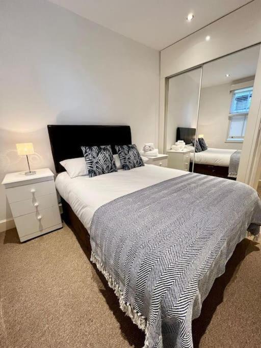 Apartment Superb 2bed/2bath Flat Waterloo *
