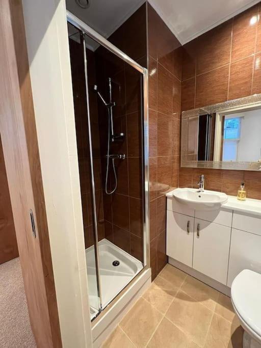 Apartment Superb 2bed/2bath Flat Waterloo London