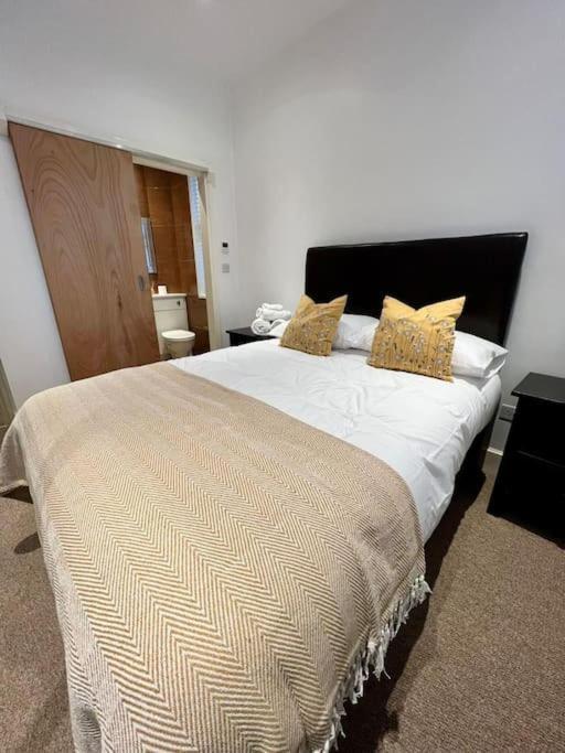 Superb 2bed/2bath Flat Waterloo Apartment