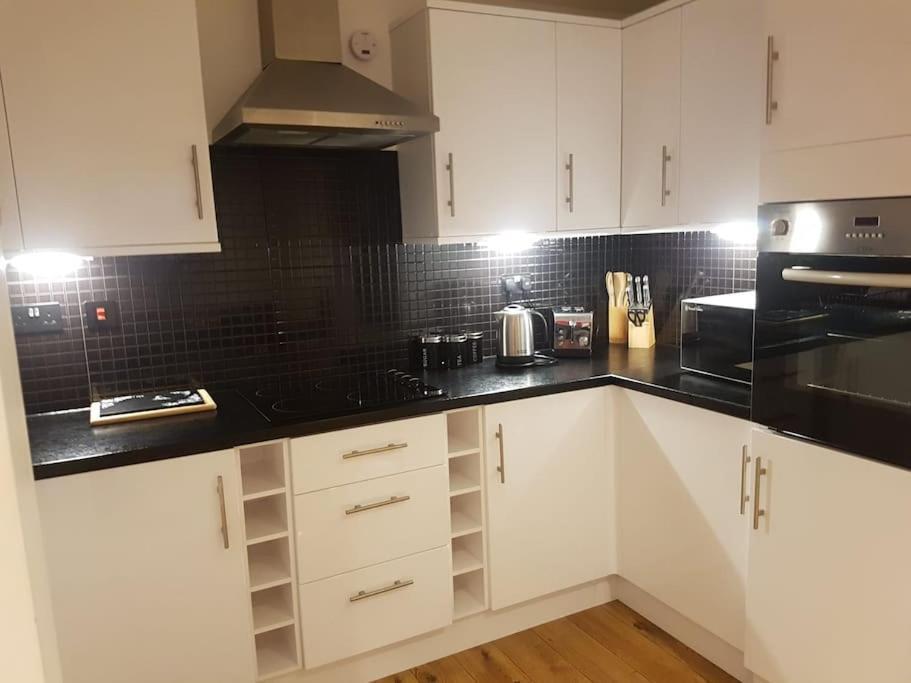 Superb 2bed/2bath Flat Waterloo Apartment London