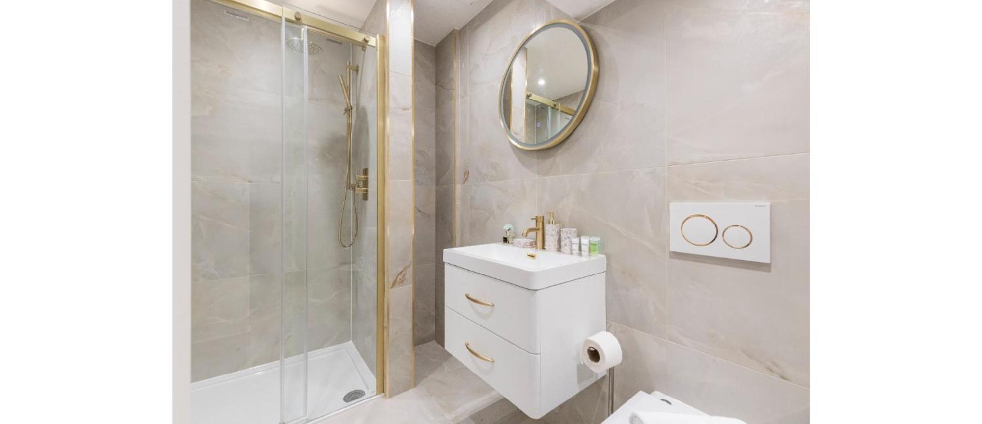 Luxe Minimalist 1-bed Flat : 7 Mins From Station Appartement Londen