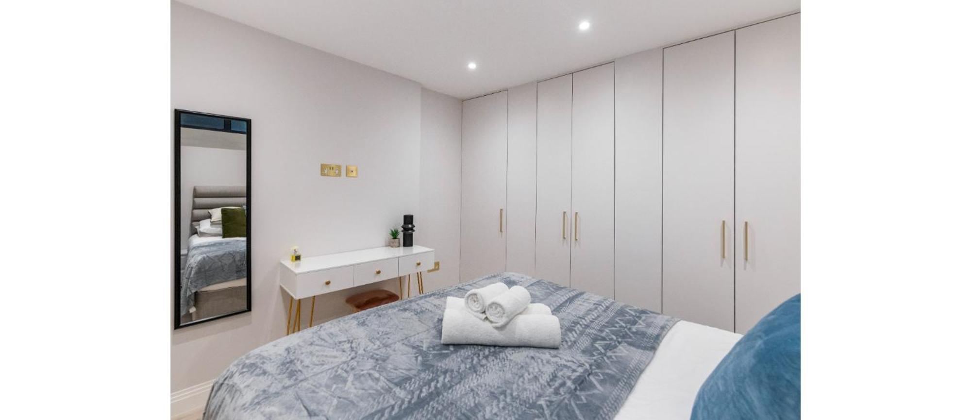 Appartement Luxe Minimalist 1-bed Flat : 7 Mins From Station Londen