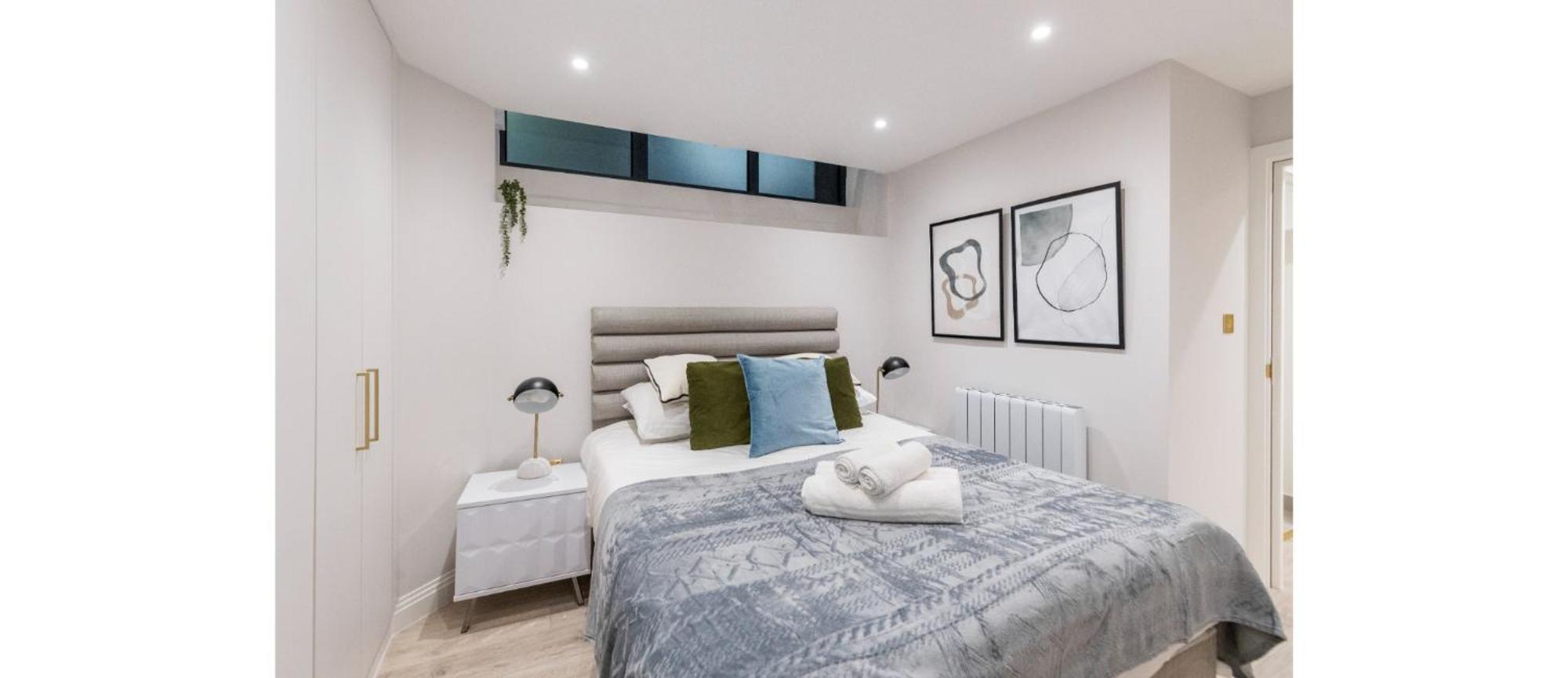 Luxe Minimalist 1-bed Flat : 7 Mins From Station Londen