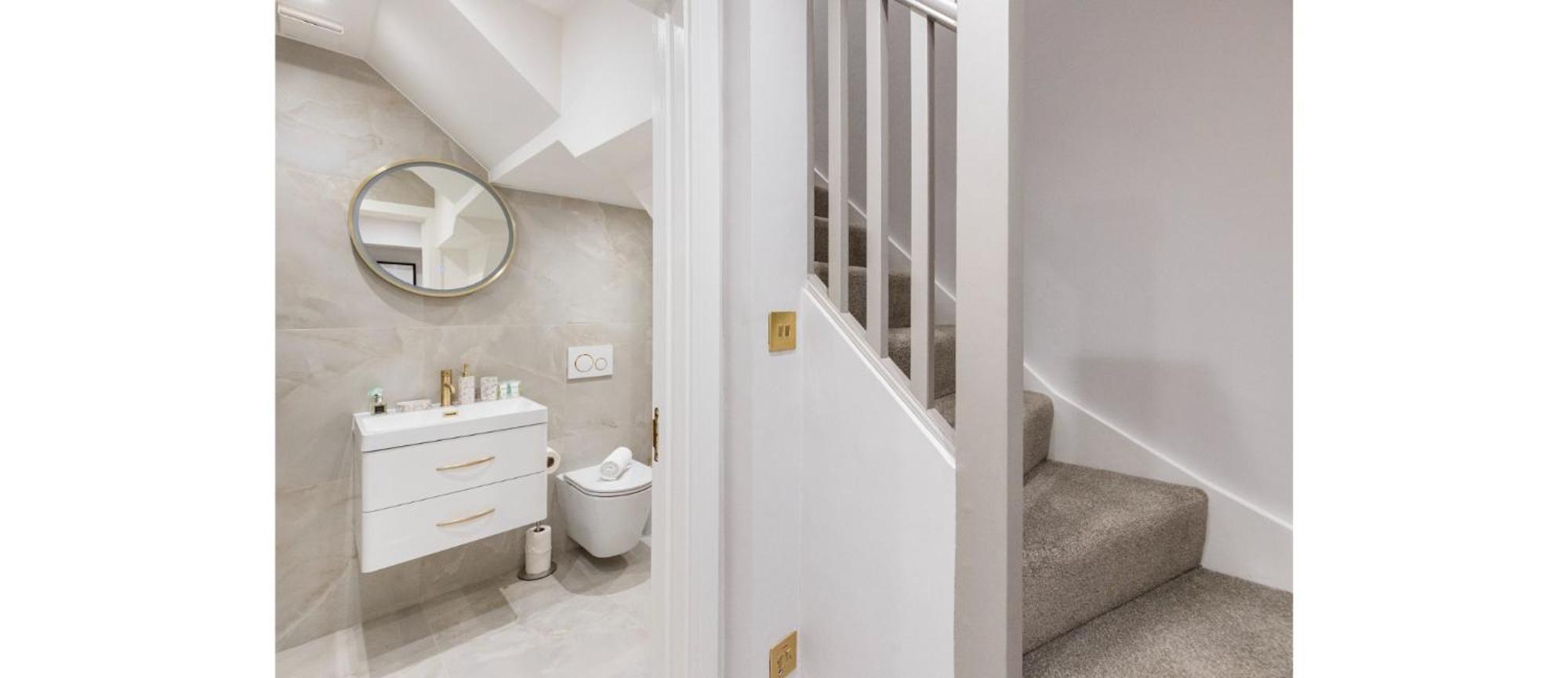 Appartement Luxe Minimalist 1-bed Flat : 7 Mins From Station Londen
