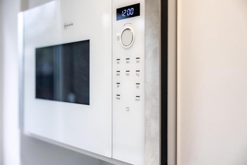 Luxurious 2 Bedroom Flat With Parking And Garden, 5 Mins Walk To Train Station And Bus Stop Opposite Lägenhet