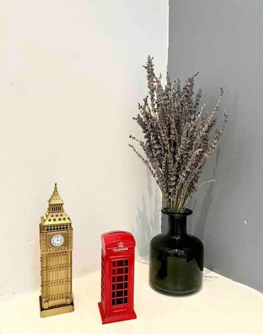 A Bright Two Double Bedroom Flat Appartement *