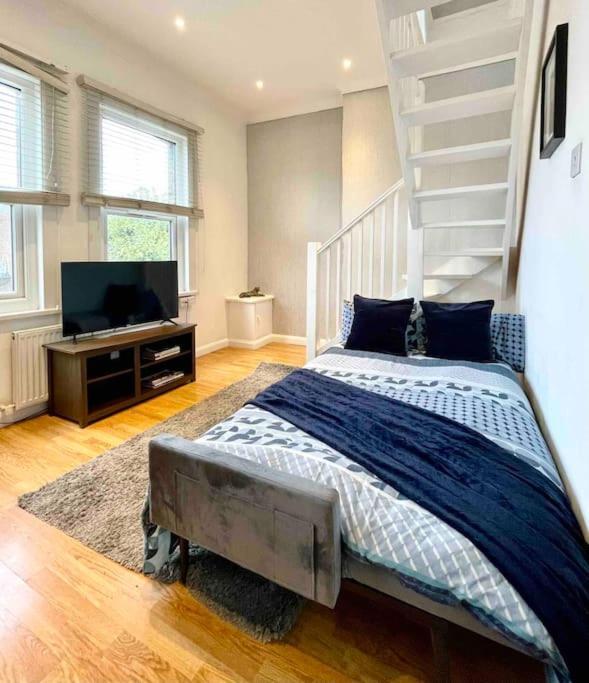 A Bright Two Double Bedroom Flat Lejlighed London
