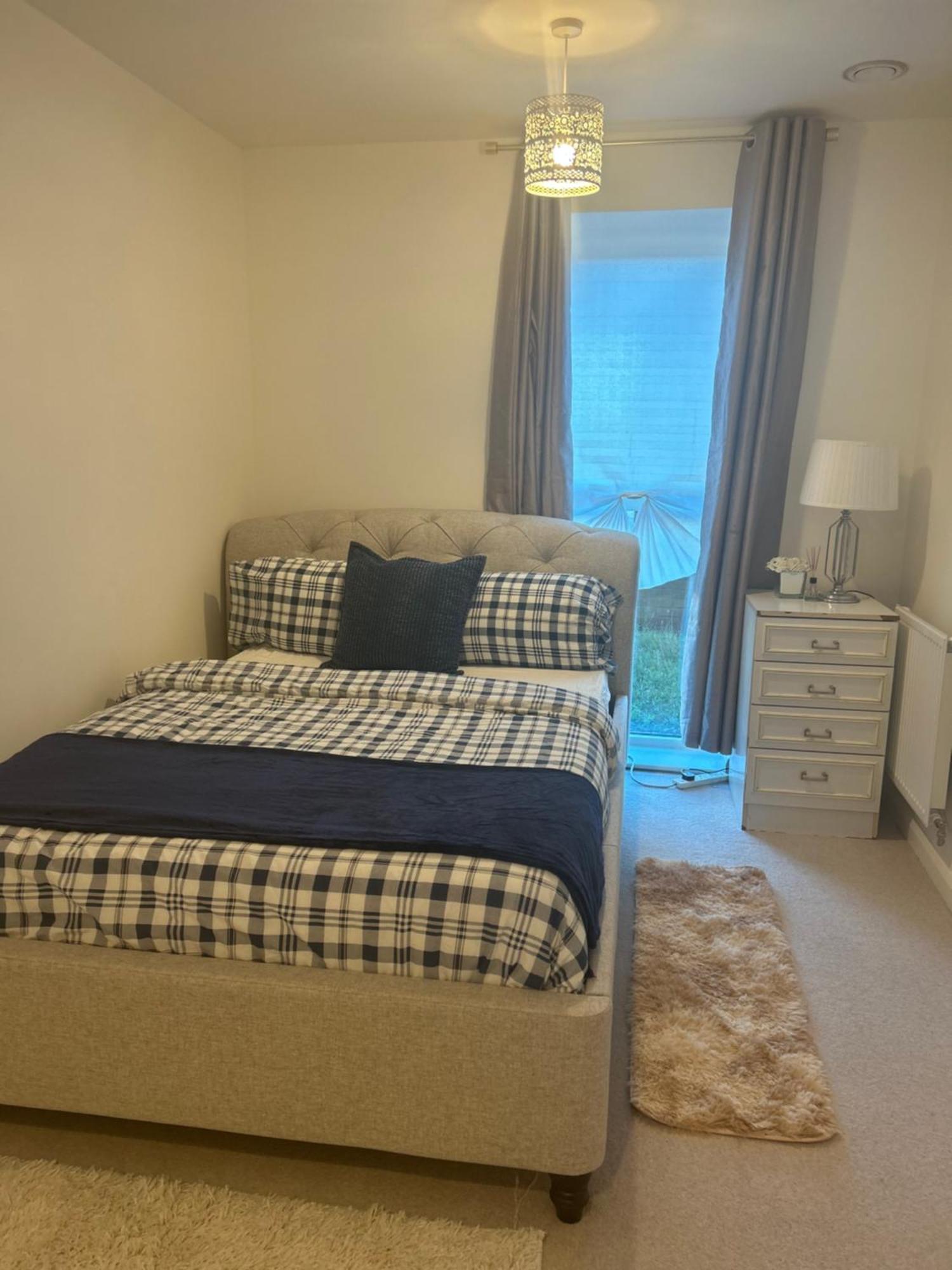 En-suite Double In A Shared Close To Alloggio in famiglia *