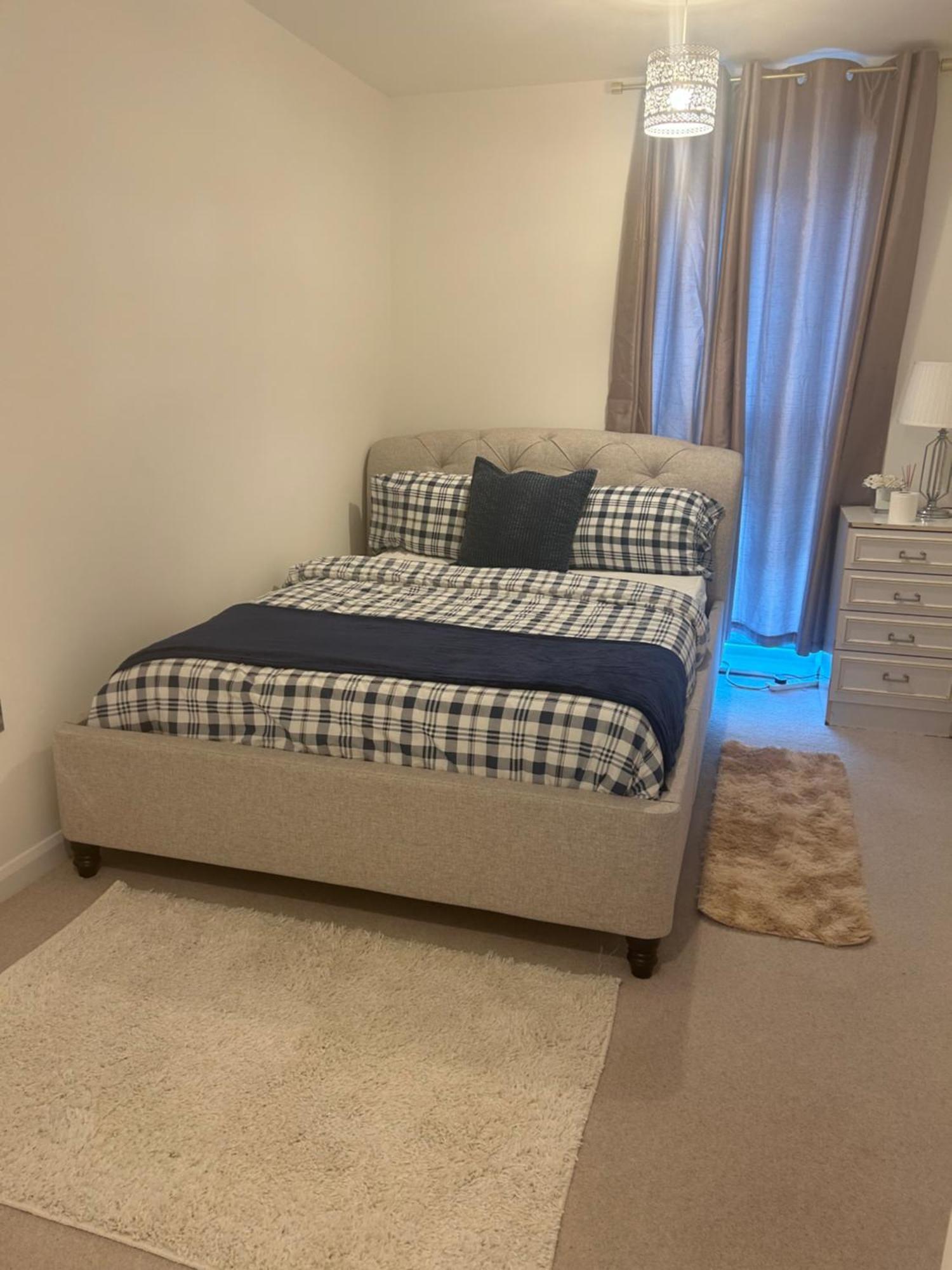 En-suite Double In A Shared Close To Alloggio in famiglia *