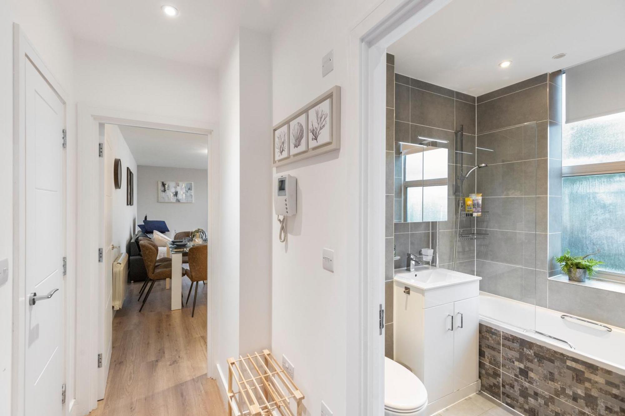 Cosy Retreat In The Heart Of Golders * Londen