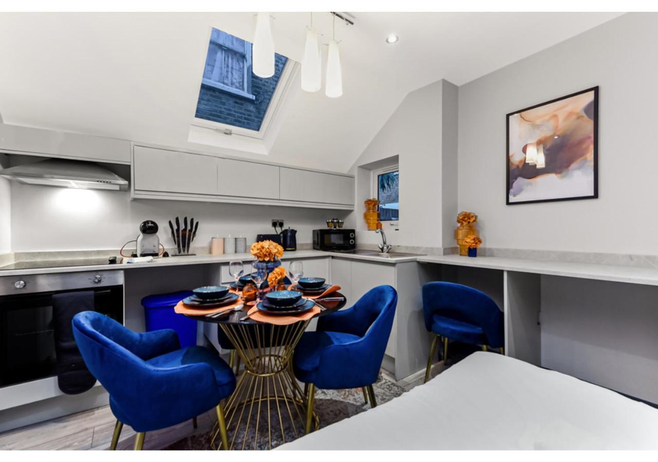 Palatial Style House Secs To Lovely River Walk Leilighet London