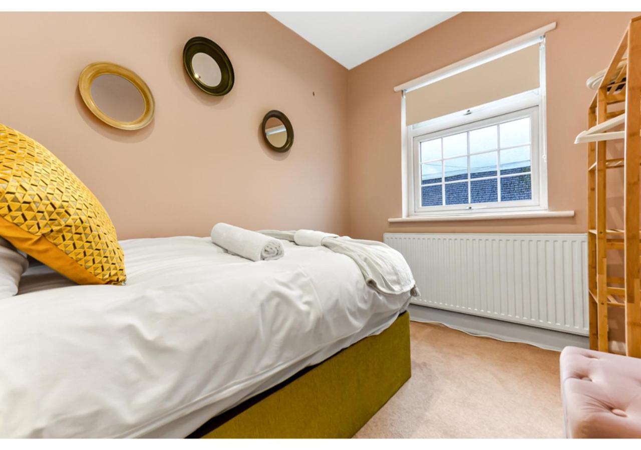 Homey And Pleasant 3bd Lägenhet London