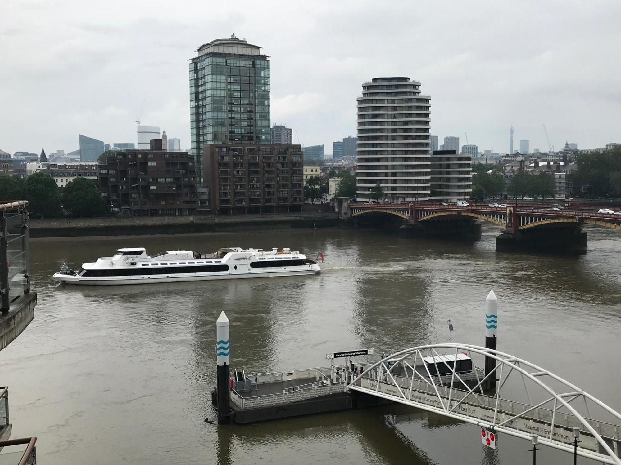 Accommodatie bij particulieren Cosy Private With Private Bathroom In A River View Flat