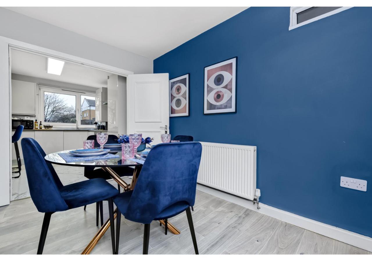 Lovely 4 Bedroom With Outdoor Space! Apartment