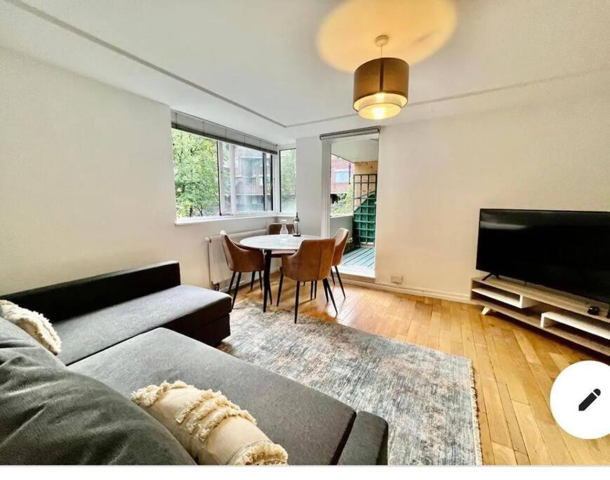 Cosy Westbourne Park * London