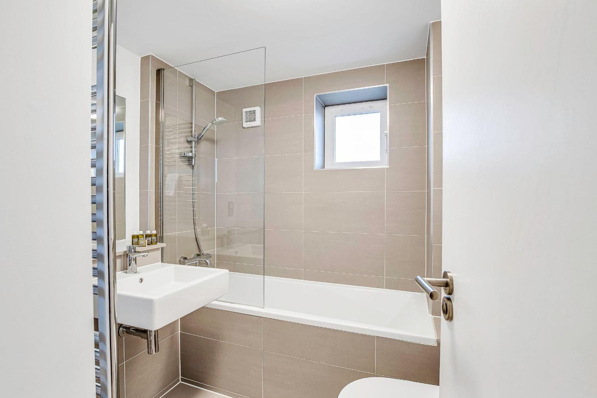 Bright And Spacious Belgravia * Londen