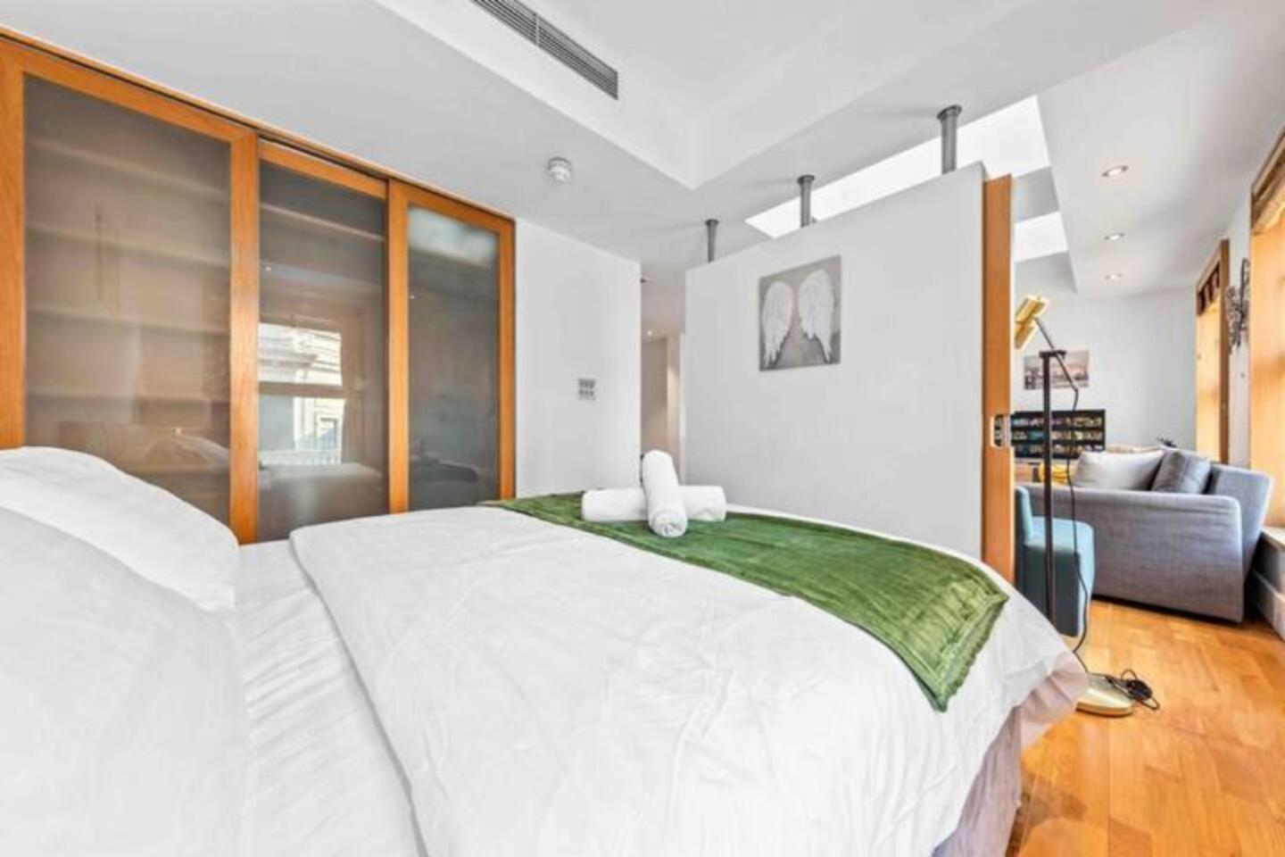 Sleep 4 In St Piccadilly Hy10 * London