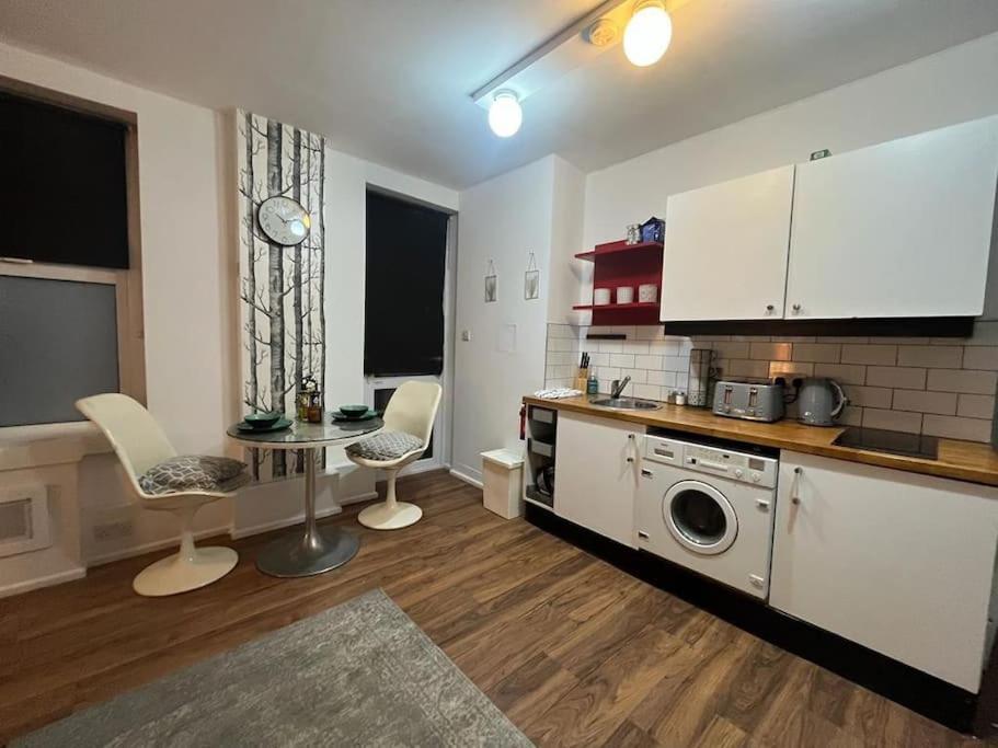Tree Studio Barbican F3 Apartment *
