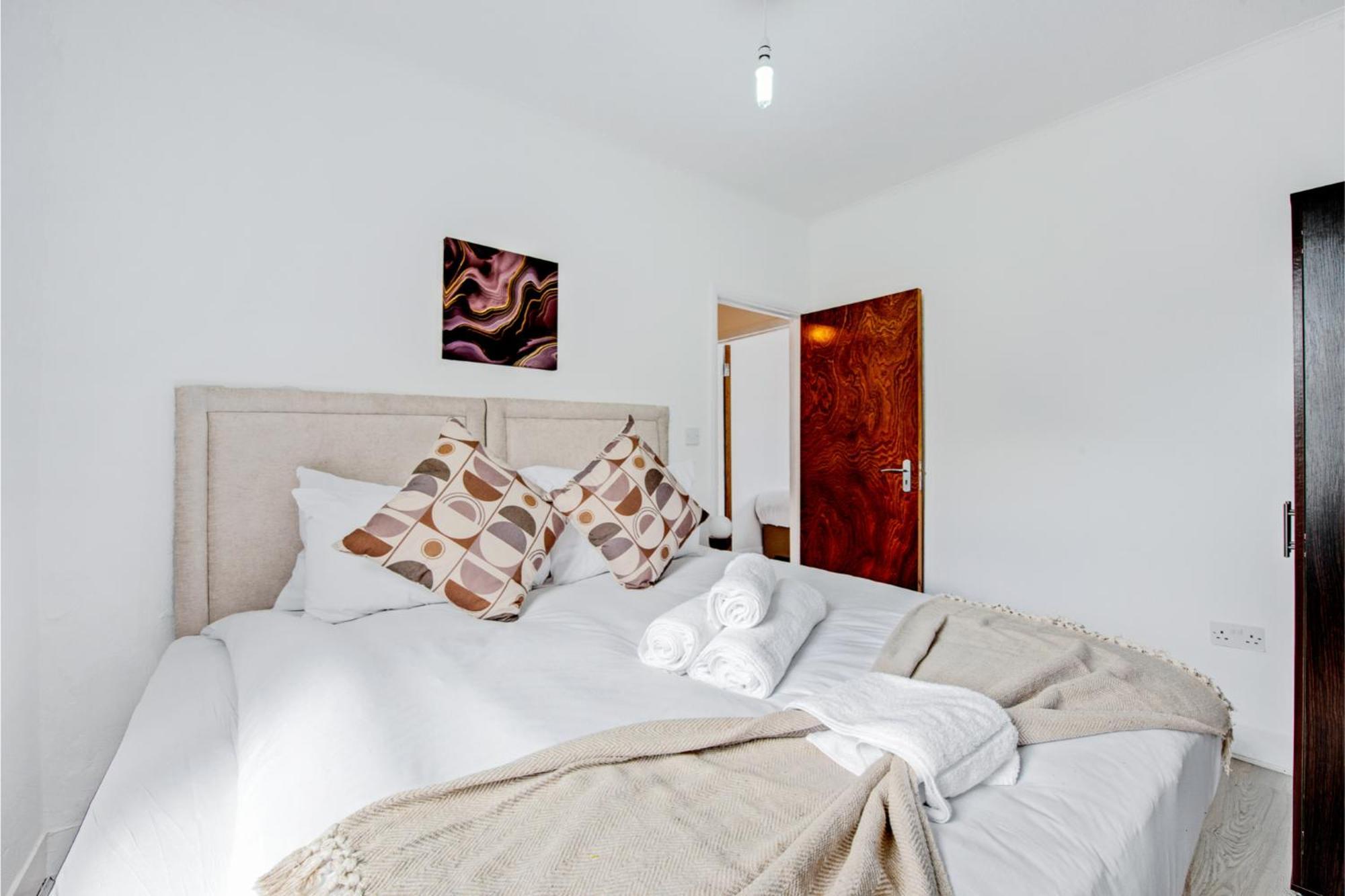 Lovely - Park Views & Ideal Transport Links