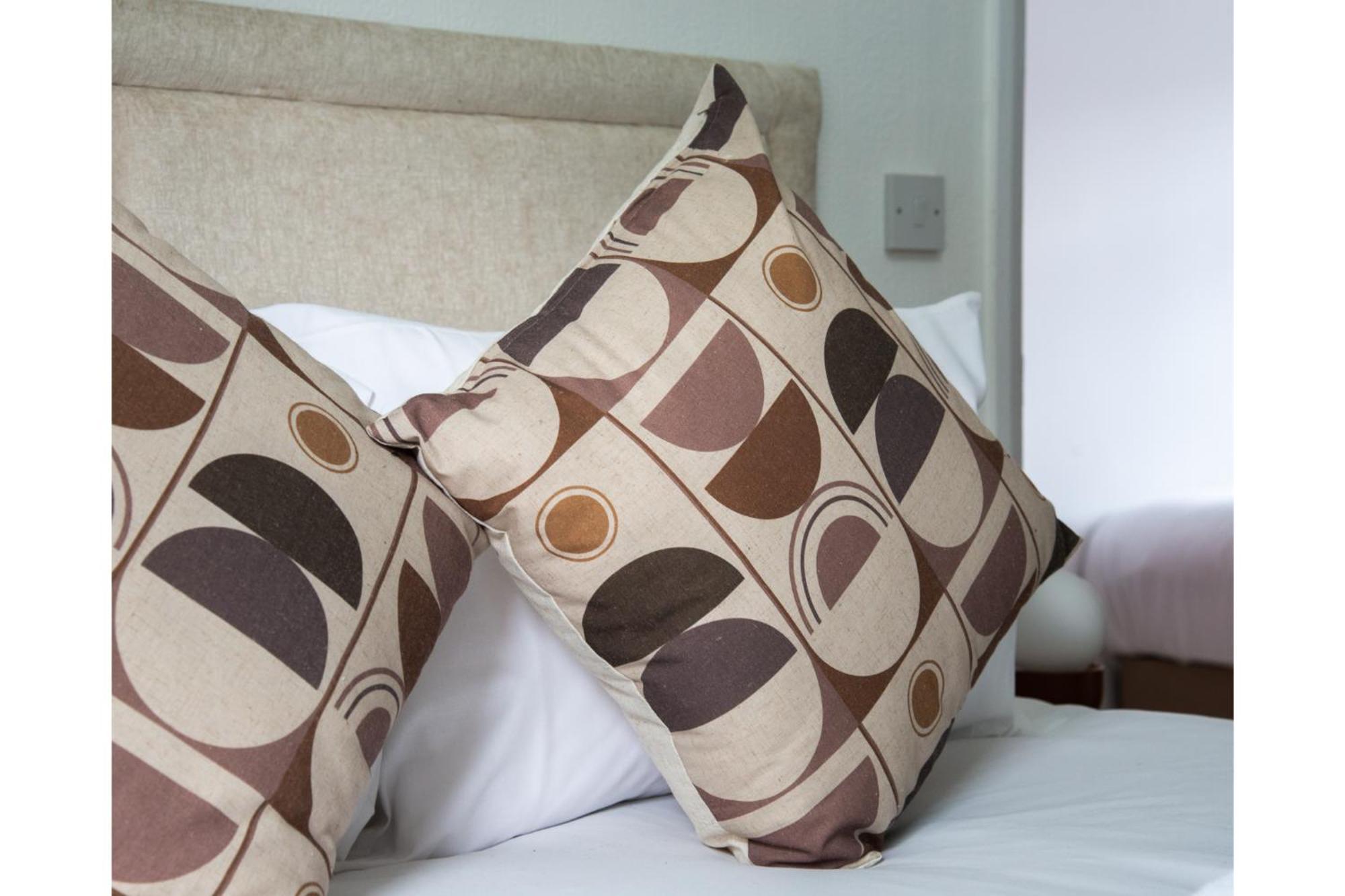 Lovely - Park Views & Ideal Transport Links Apartment