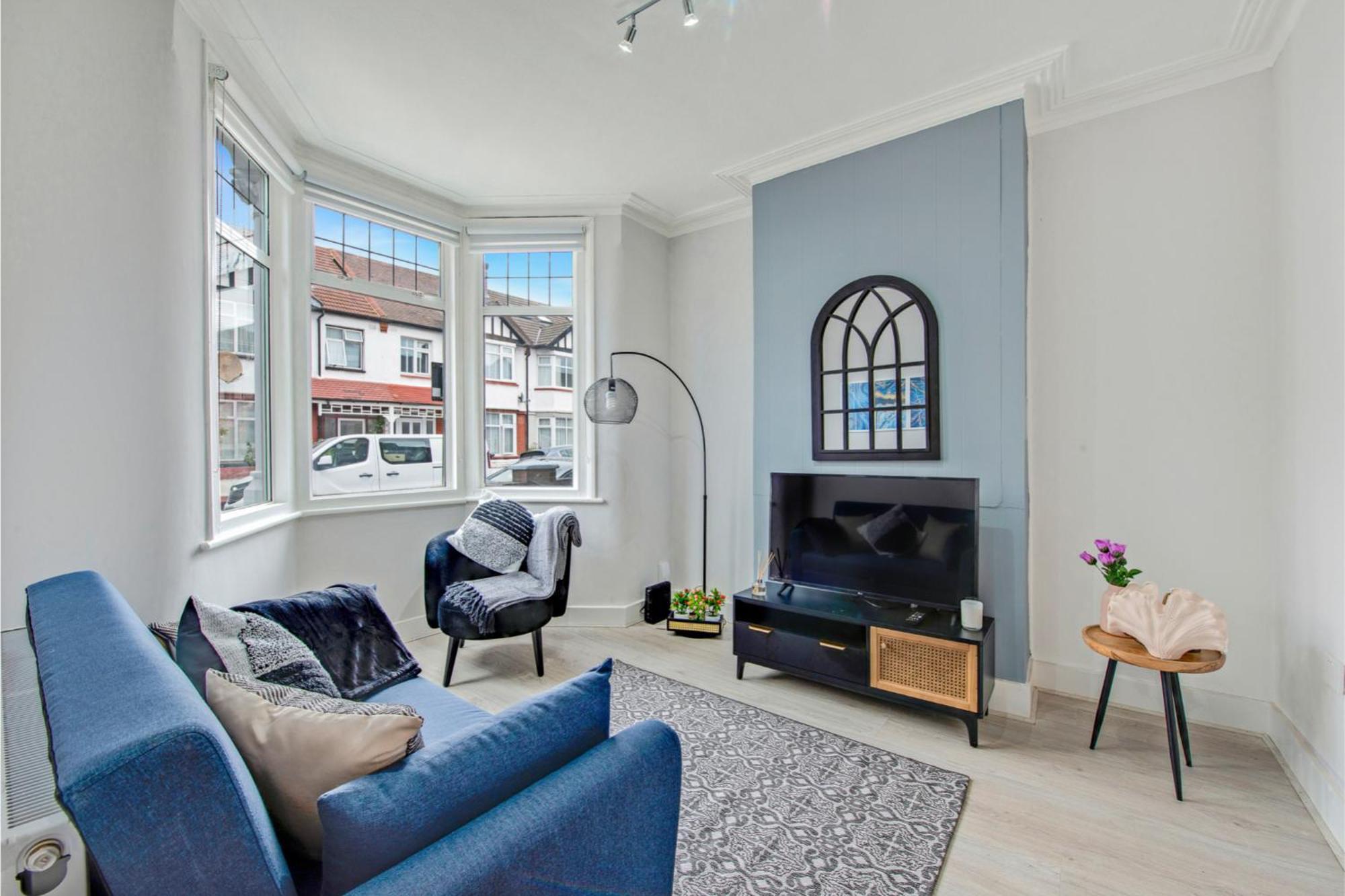 Lovely - Park Views & Ideal Transport Links Apartment