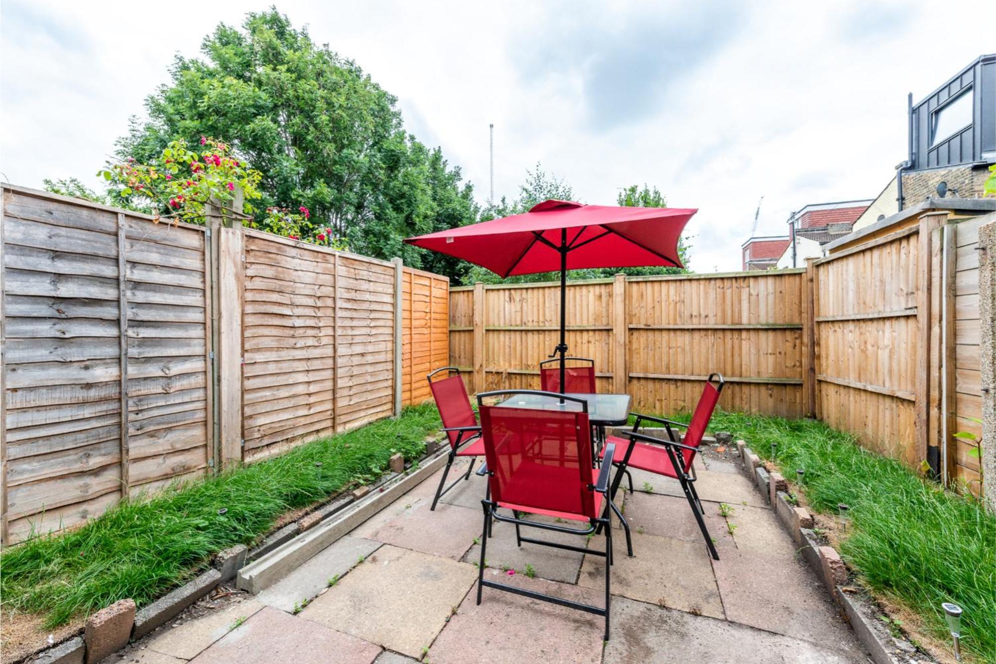 Apartment Lovely - Park Views & Ideal Transport Links London