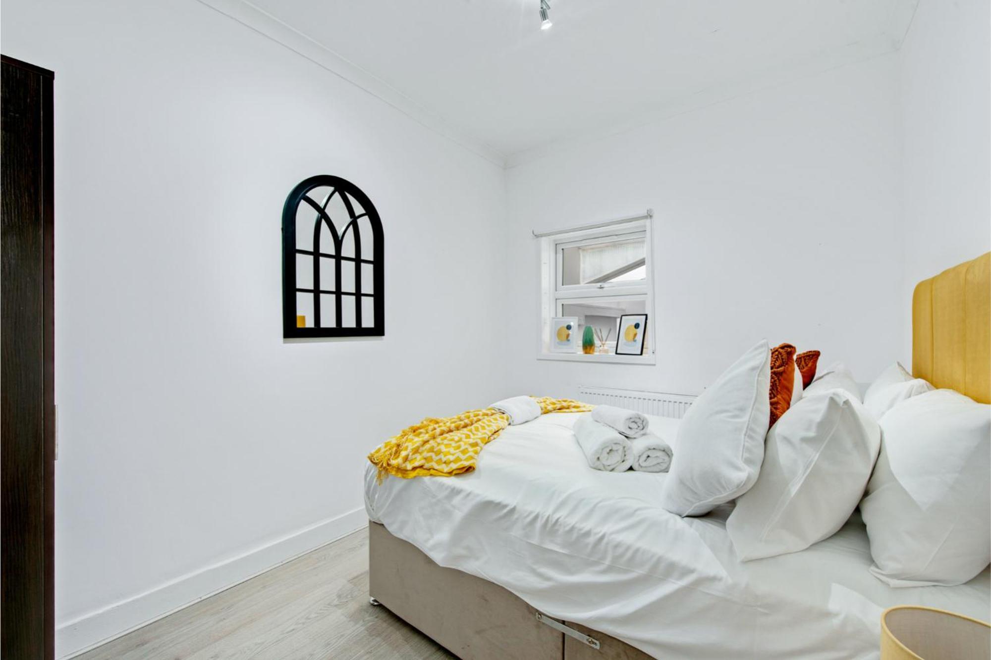Lovely - Park Views & Ideal Transport Links *