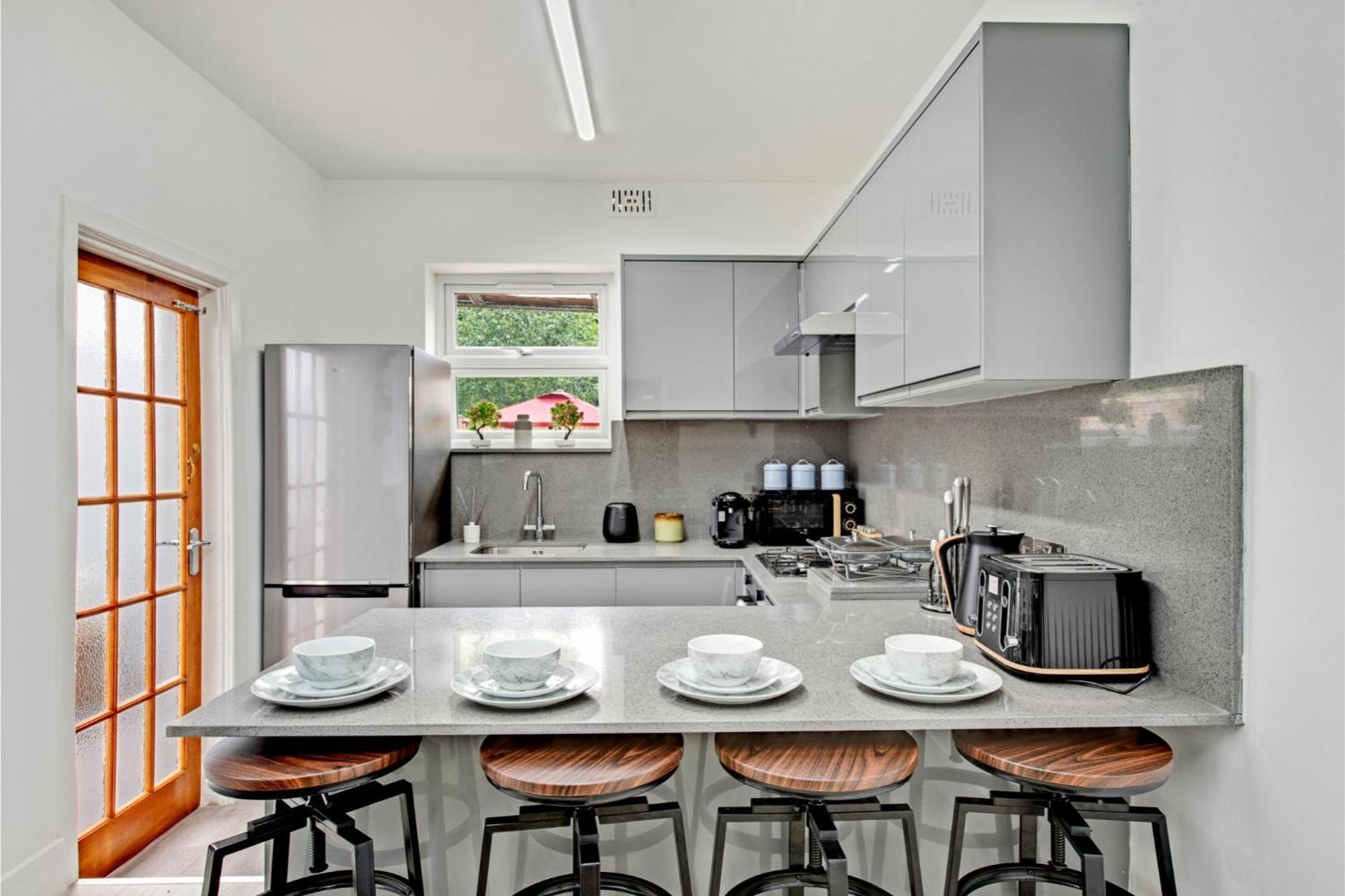 Lovely - Park Views & Ideal Transport Links *