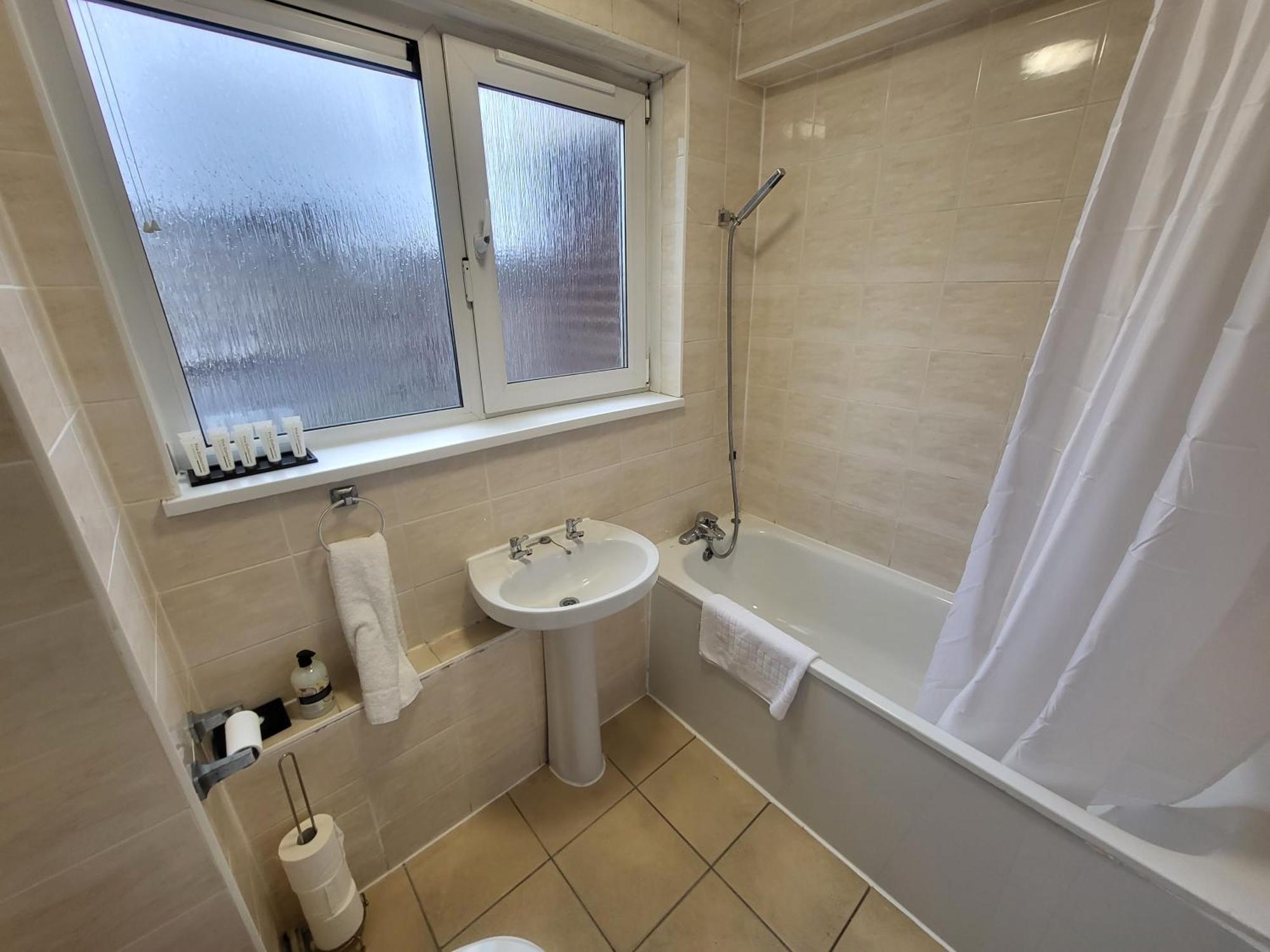 Apartment Garland Modern Spacious Flat,