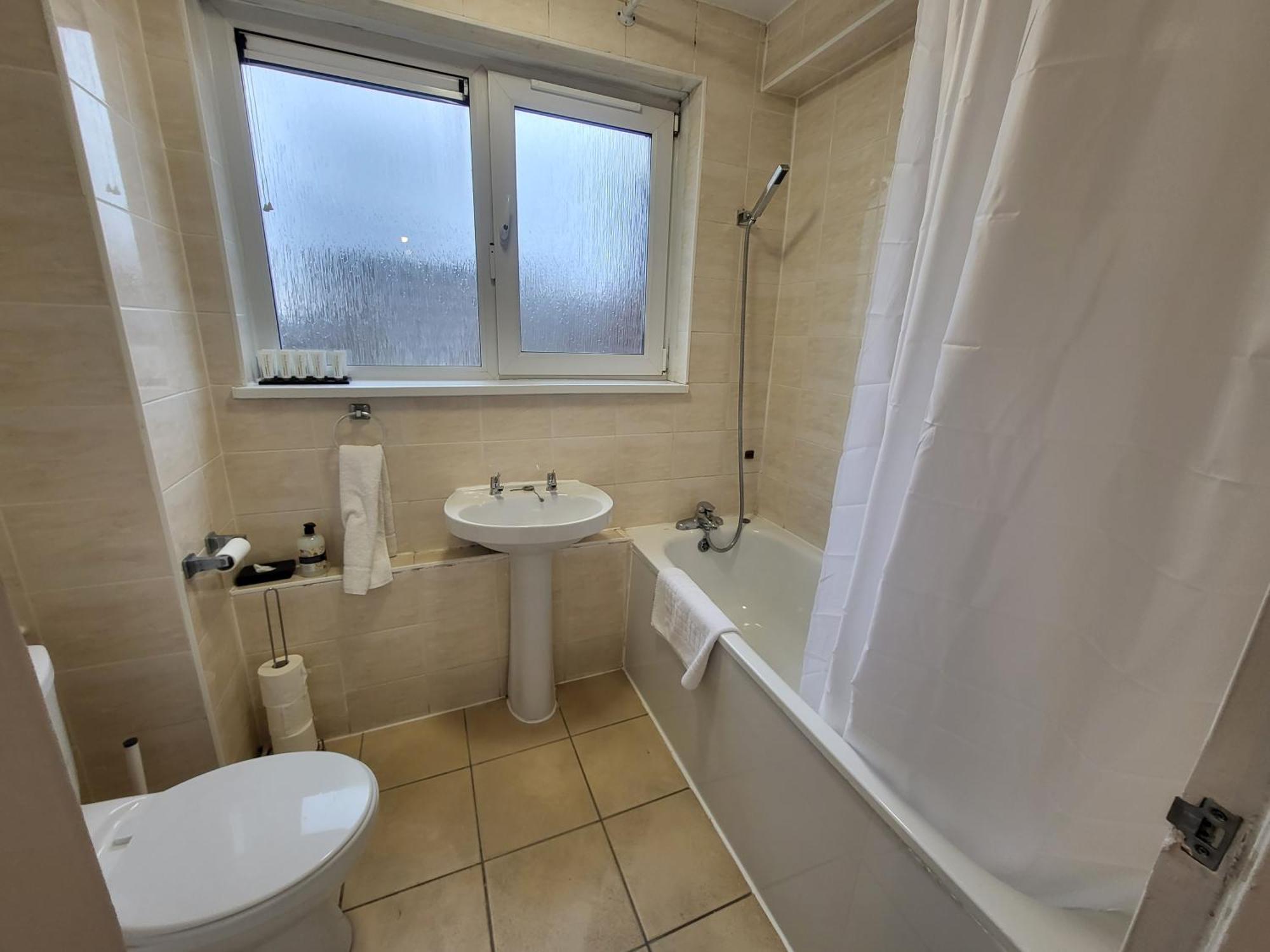 Apartment Garland Modern Spacious Flat, *