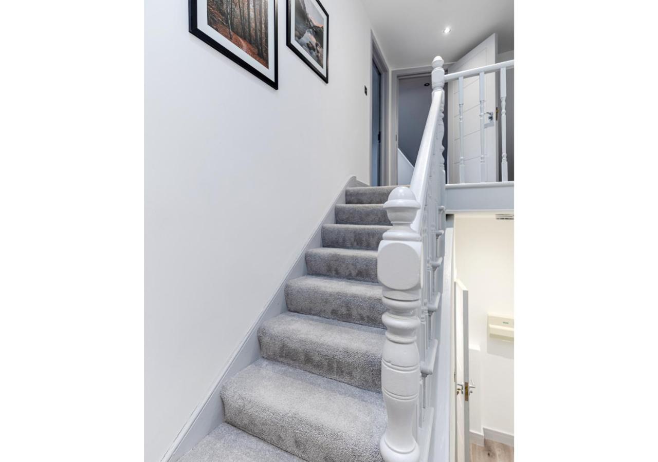 Cozy And Stylish 2 Bedroom Flat In Greater * Londen