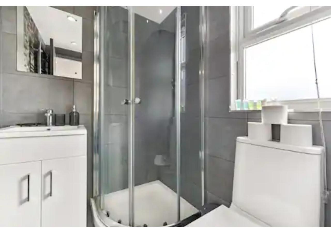 Three Bedroom - Perfect For Large Groups Londen