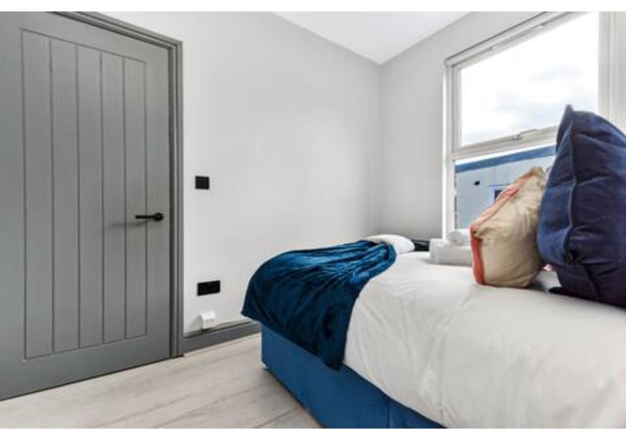 Three Bedroom - Perfect For Large Groups Londen