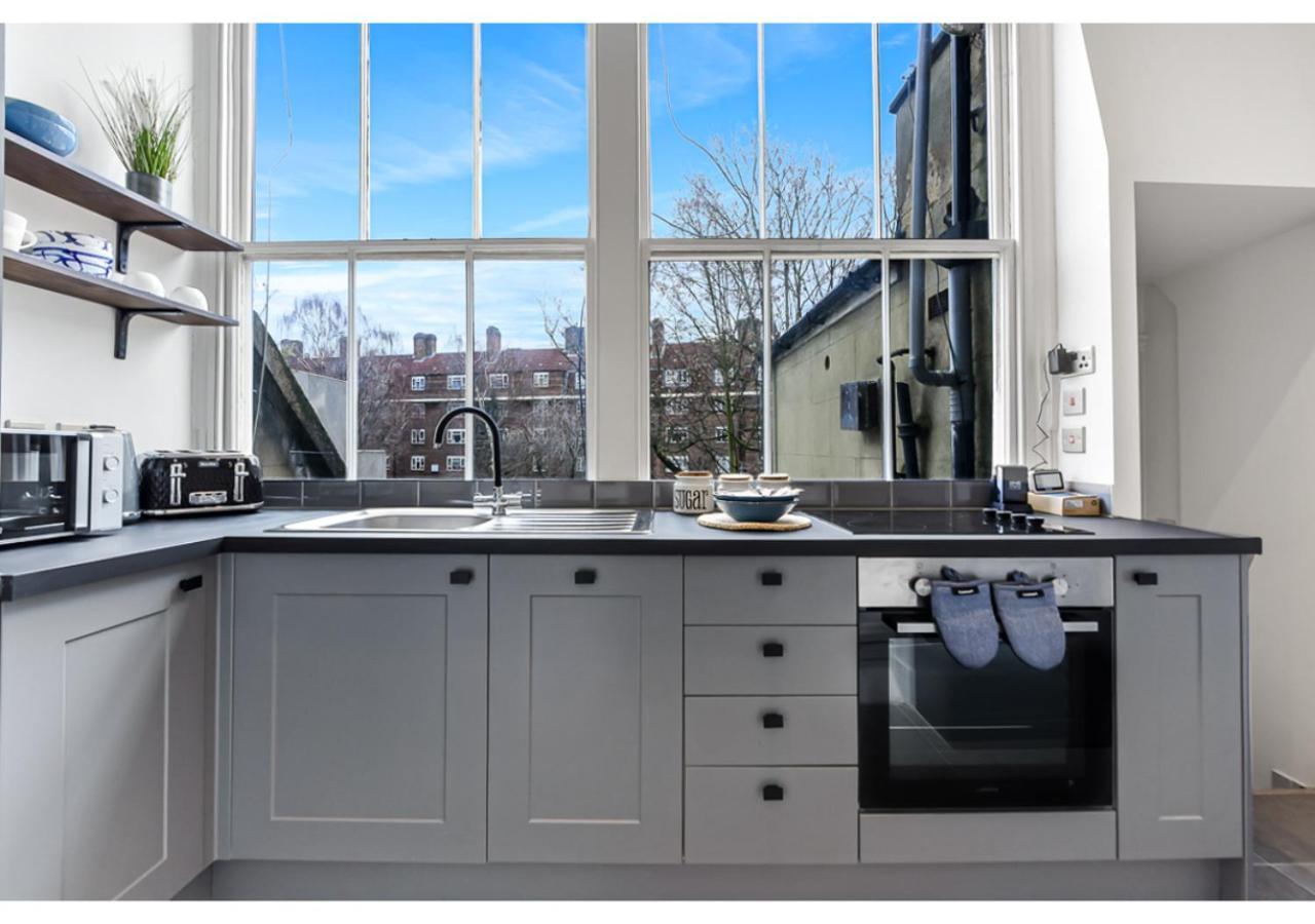 Upscale Urban Haven: Luxury Flat Leilighet