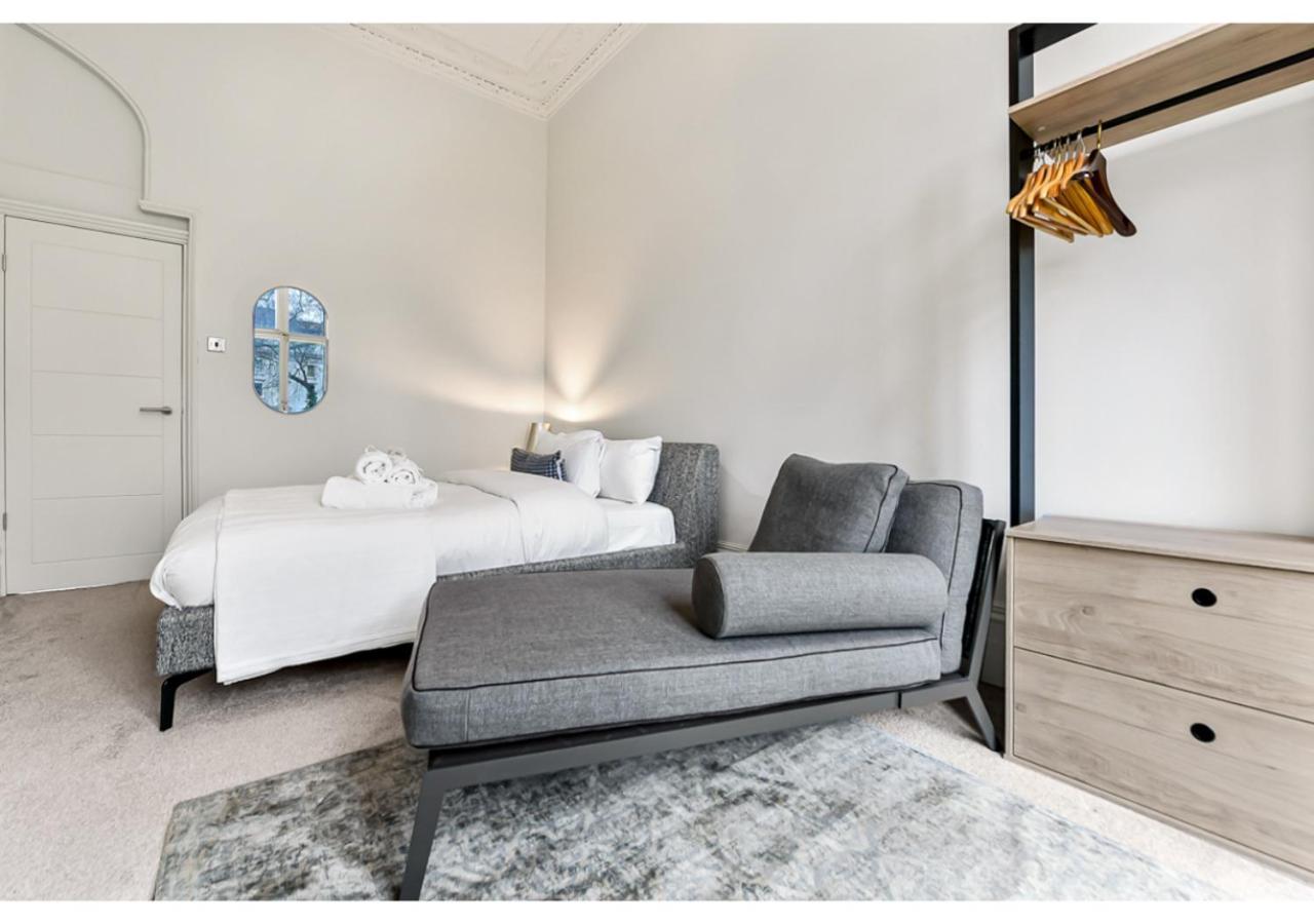 Upscale Urban Haven: Luxury Flat Leilighet