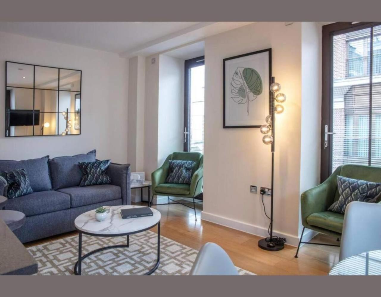 Westminster 2 Bed 2 Bath Appartement *