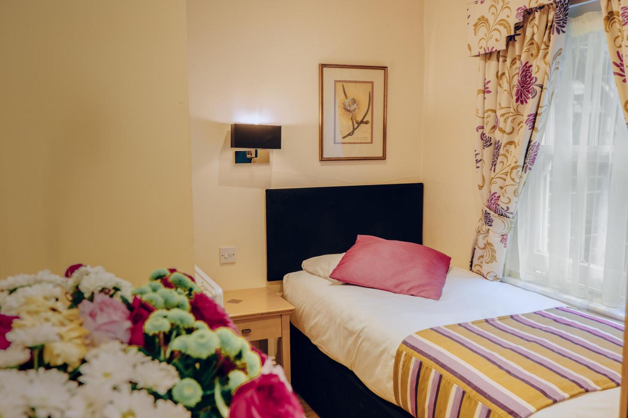 Hotell Athena 3*