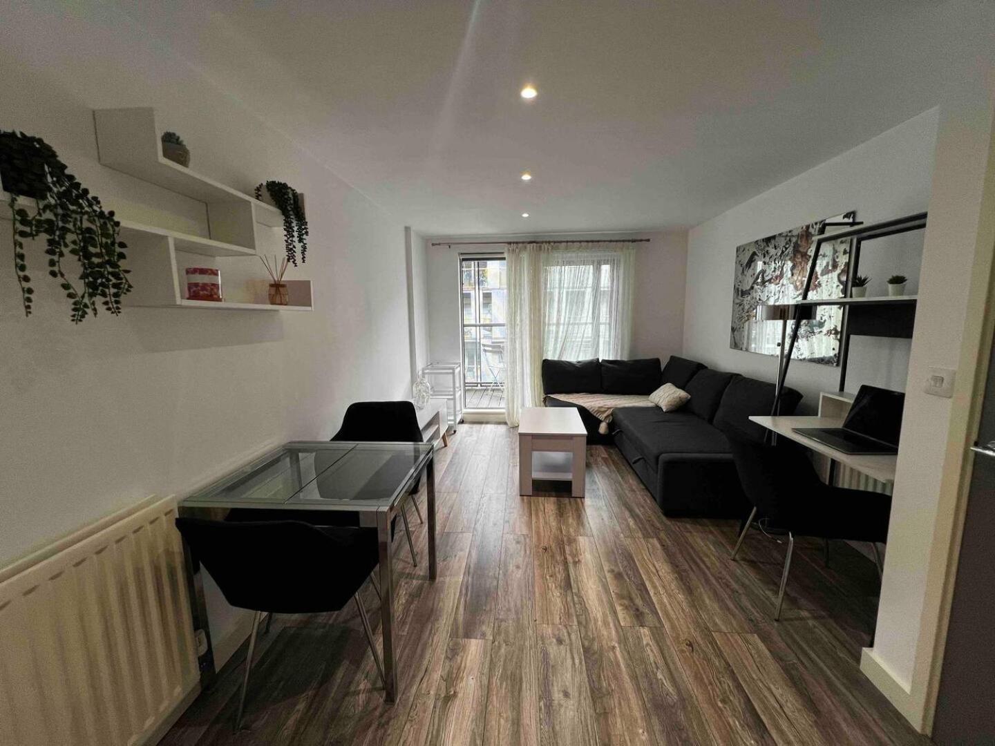 Stylish 1-bed Flat With Sofa-bed In Lejlighed *