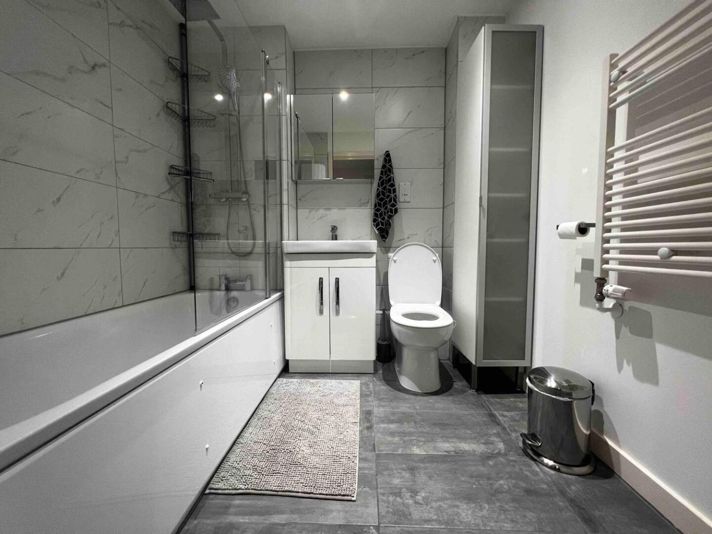 Lejlighed Stylish 1-bed Flat With Sofa-bed In *