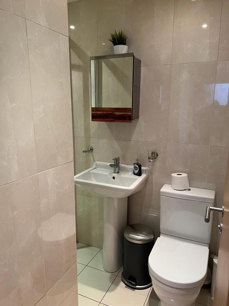 Private Near Euston Station, * Londen