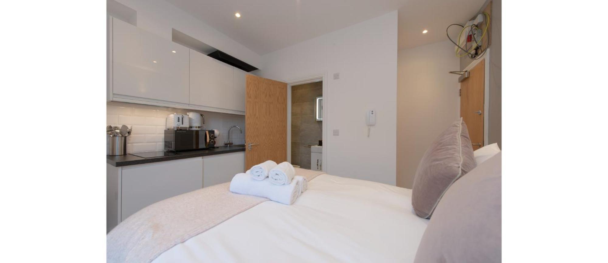Dainty Close To Everything Apartment