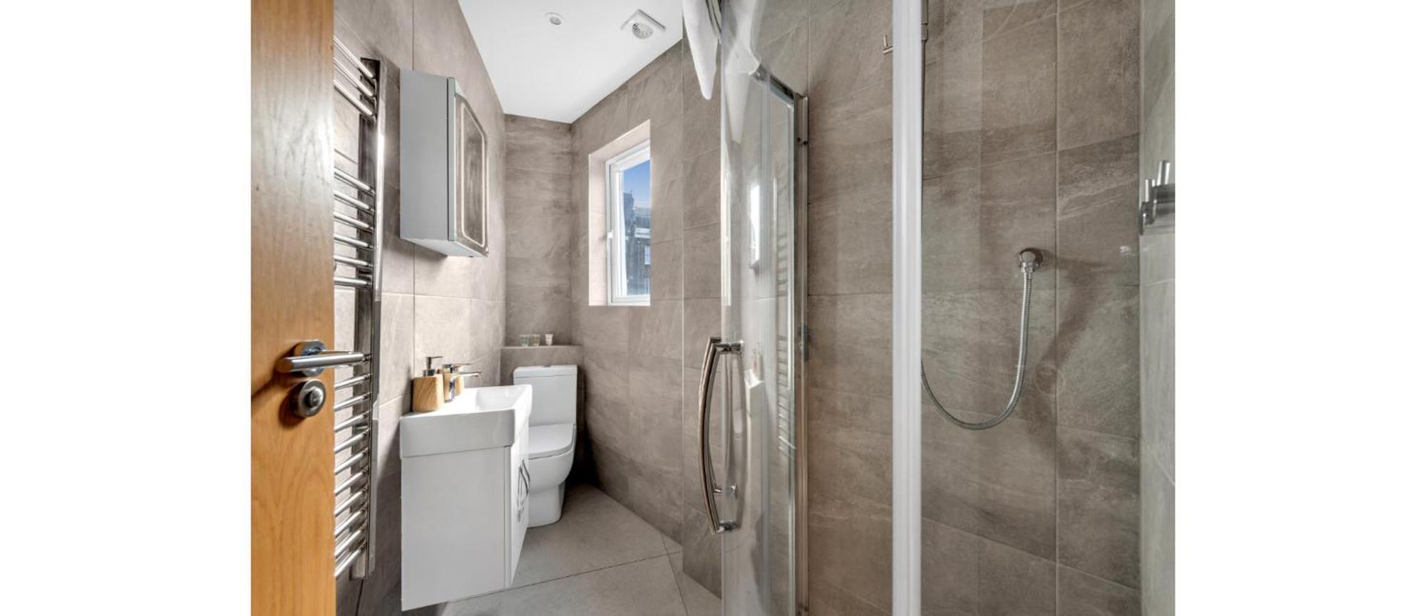 Cozy And Lovely - Close To Everything! * London
