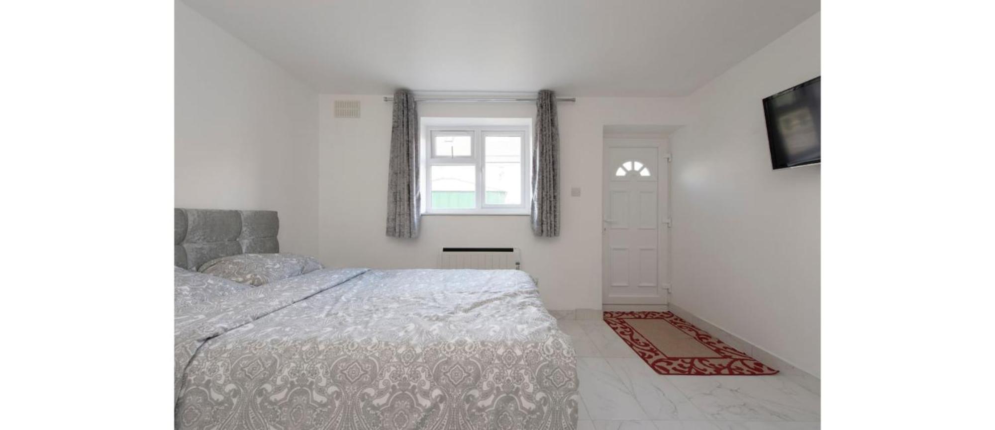 Newly Renovated Cozy In North Londres