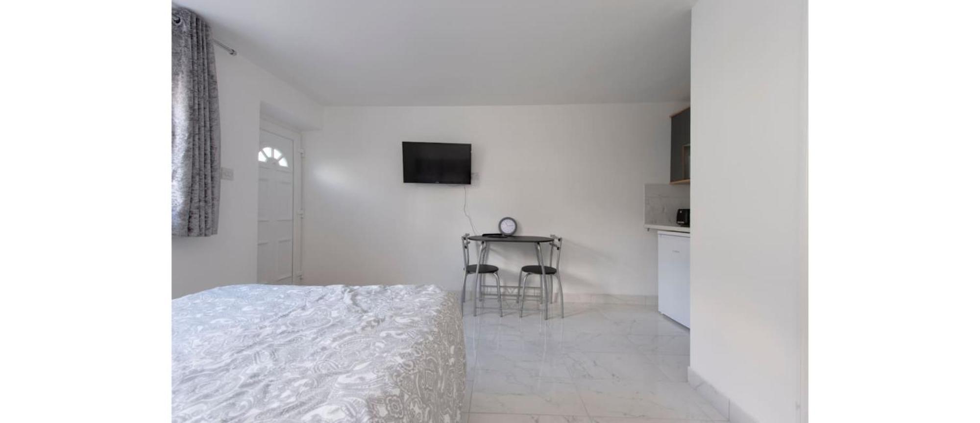 Newly Renovated Cozy In North *