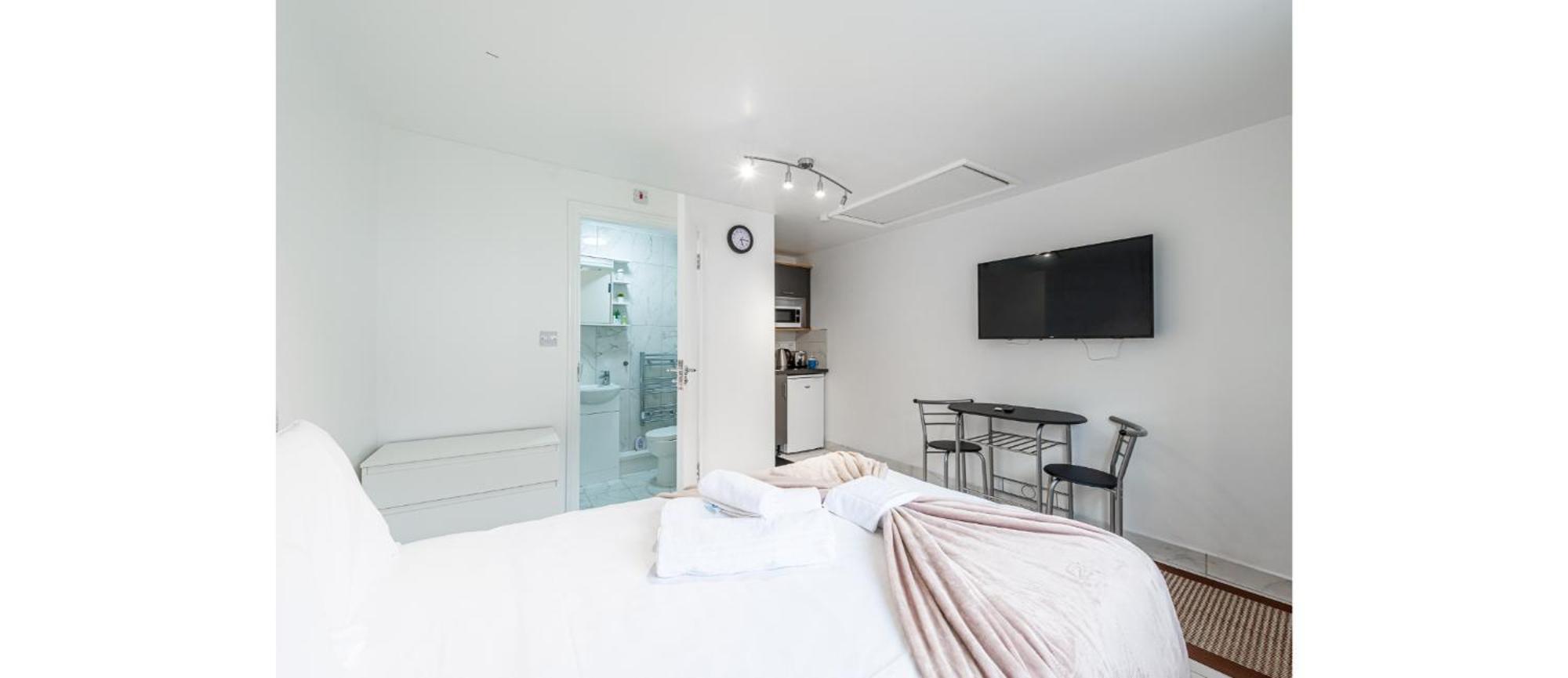 Leilighet Newly Renovated Cozy Studio #2 London