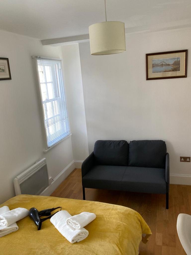 Privatunterkunft Private In Euston, *