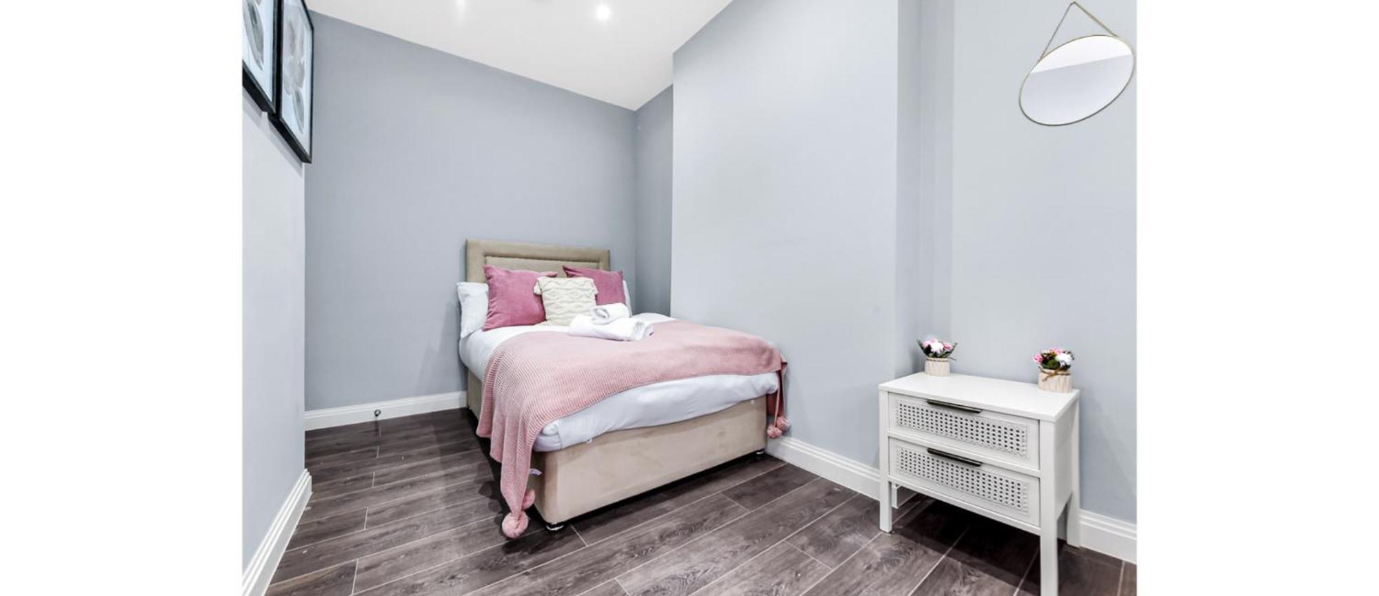 Sleek Modern 3br Flat In Nunhead