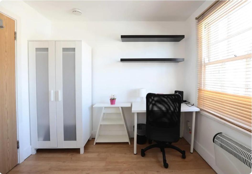 Lovely Private Bedrooms In Euston Station - 121 * London