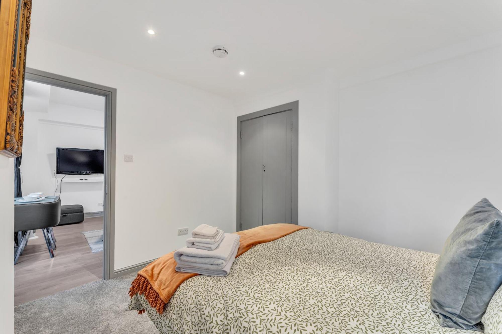 London, Near, Marble Arch, Oxford Street, Mayfair, One Bedroom Apartment *
